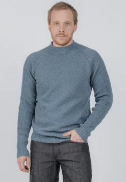 Reet AusRECYCLED - Stickad Tröja - Blue