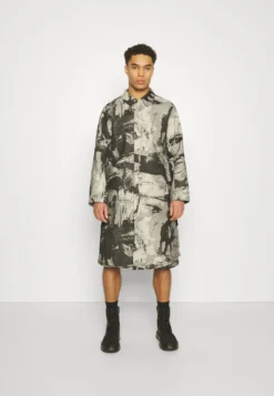 Iso.PoetismLONG SIDE VENTS PRINT - Klassisk Kappa / Rock - Black